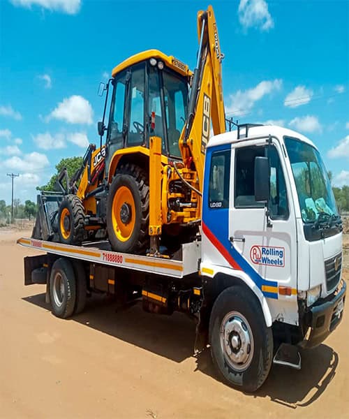 Rolling Wheels towing truck